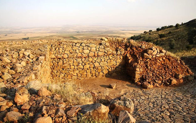 Pteria_Antik_Kenti_nde_suren_22_yillik_calisma_kapak