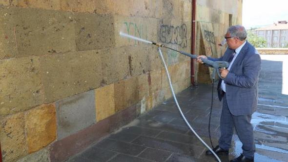 5b3cda9eeb10bb0aa8a001de